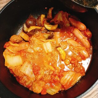 ご飯がすすむ！鶏ガラスープでトマト鍋